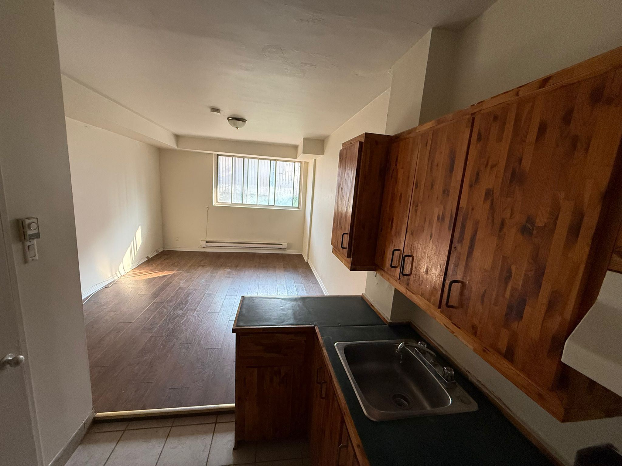 11700 Rue Pasteur - B-4