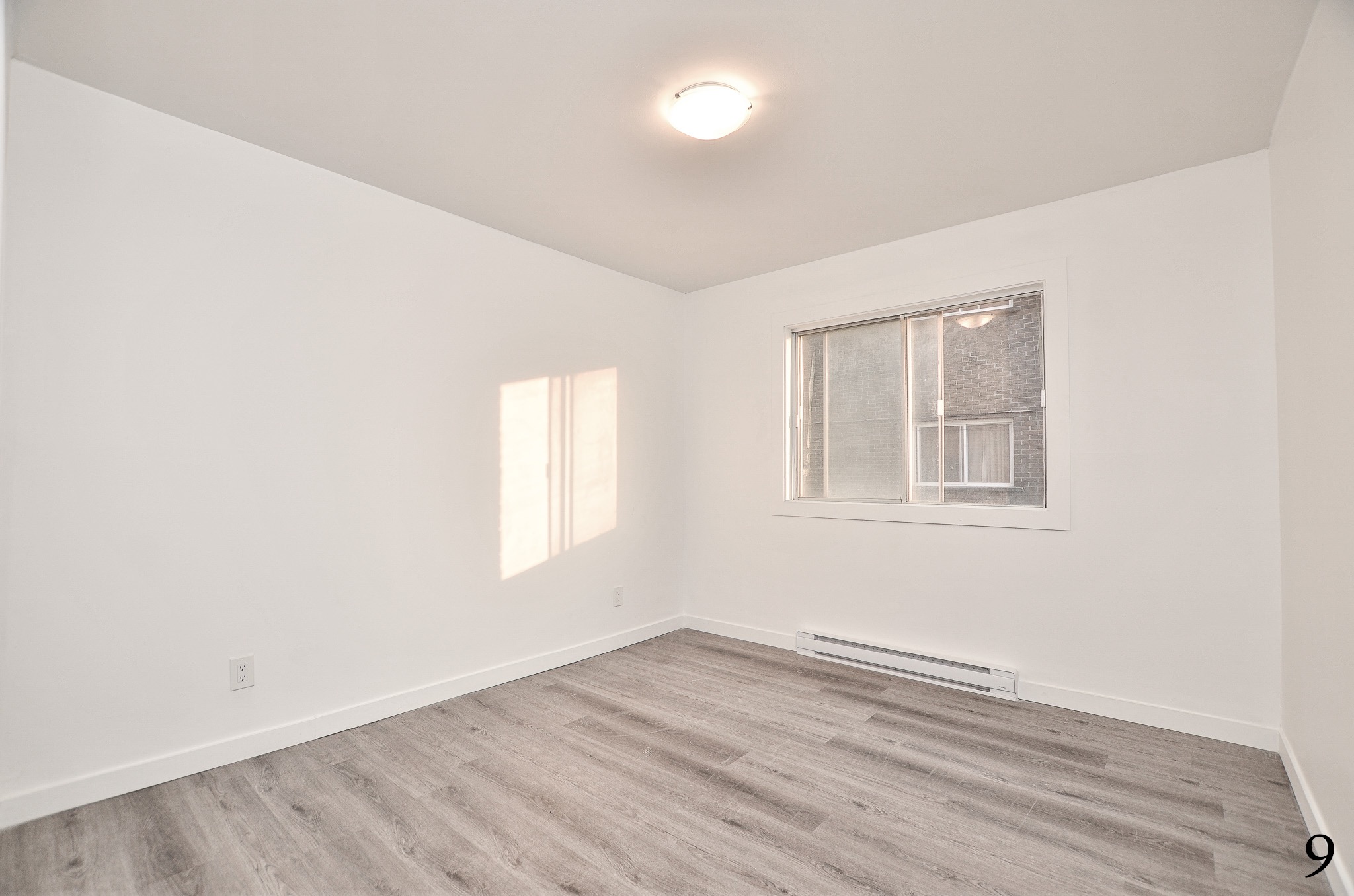 6395 Rue Villeneuve - 1
